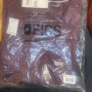 Figs deep purple Lcatarina top